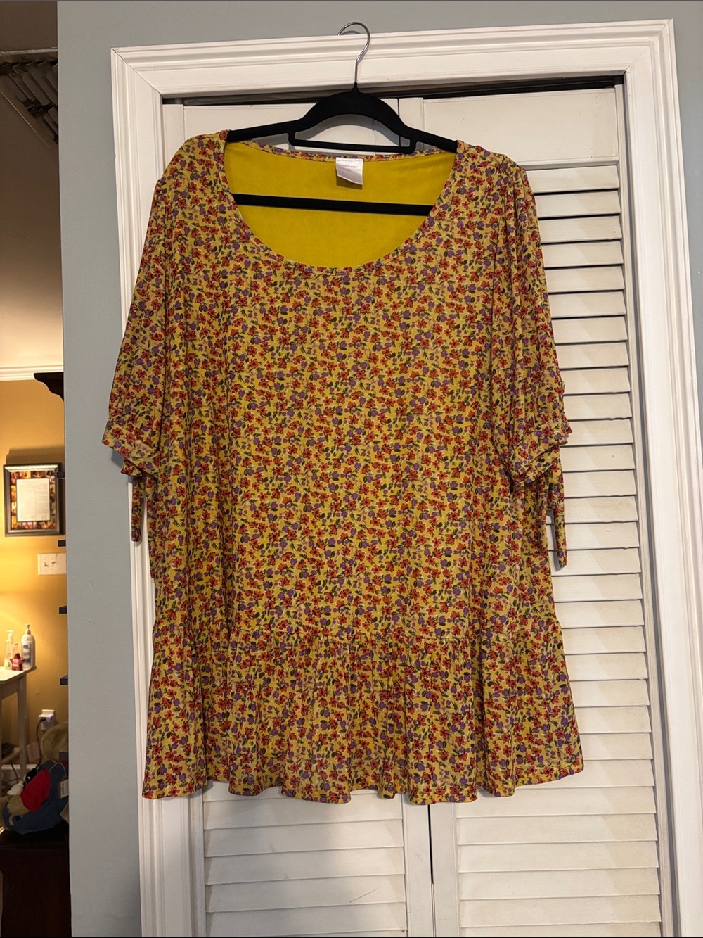 Women’s Yellow Floral Scoop-Neck Peplum Tunic - Picture 1 of 6